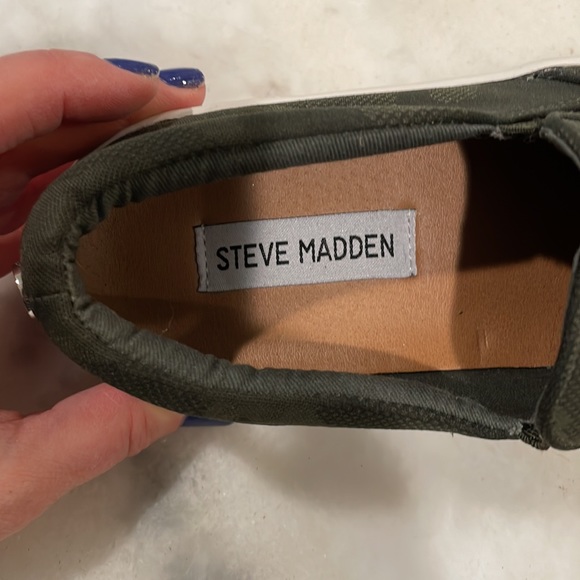 Excellent Condition Steve Madden Camo Slip On Sneakers. Worn once. - Picture 5 of 6